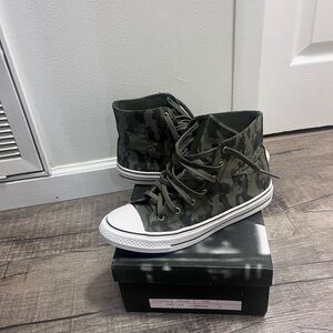 Camouflage High-Top Athletic Shoes